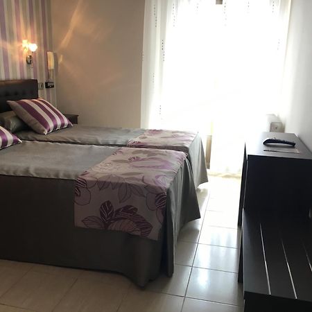 Hostal Sainz Riaño Εξωτερικό φωτογραφία