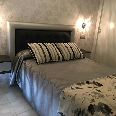 Hostal Sainz Riaño Εξωτερικό φωτογραφία