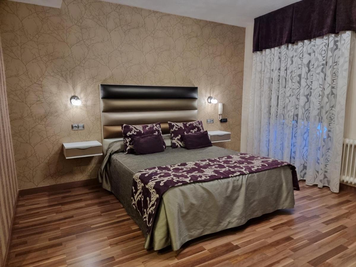Hostal Sainz Riaño Εξωτερικό φωτογραφία