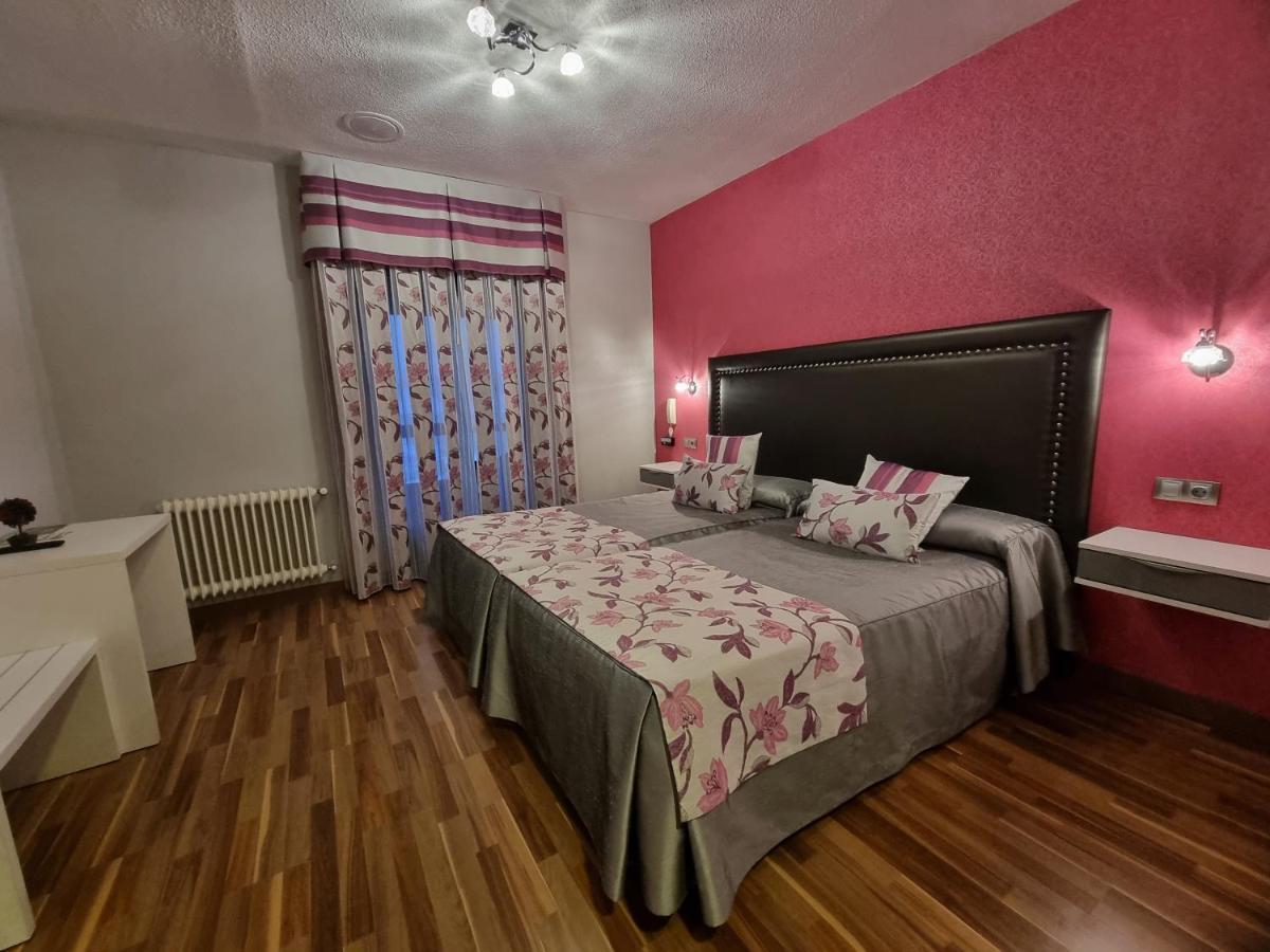 Hostal Sainz Riaño Εξωτερικό φωτογραφία