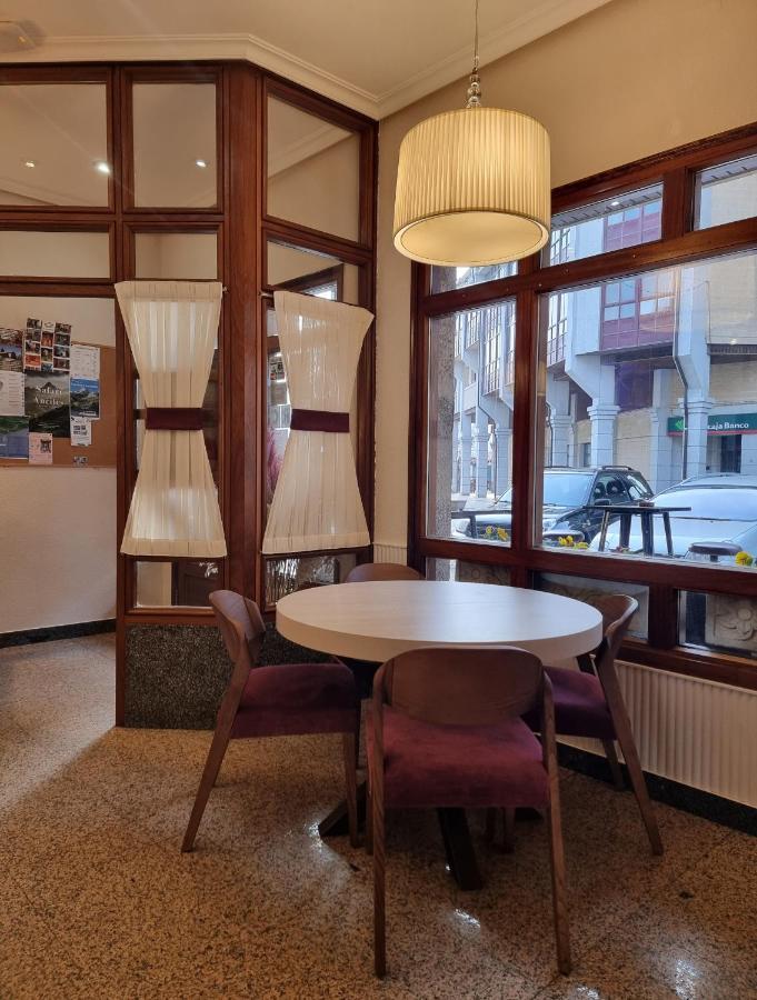 Hostal Sainz Riaño Εξωτερικό φωτογραφία