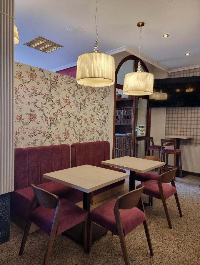 Hostal Sainz Riaño Εξωτερικό φωτογραφία