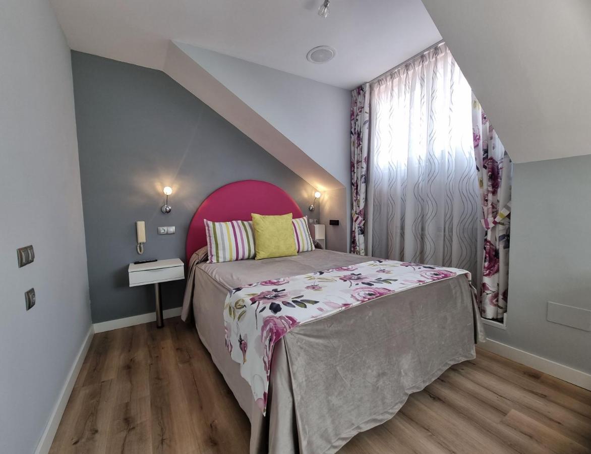 Hostal Sainz Riaño Εξωτερικό φωτογραφία