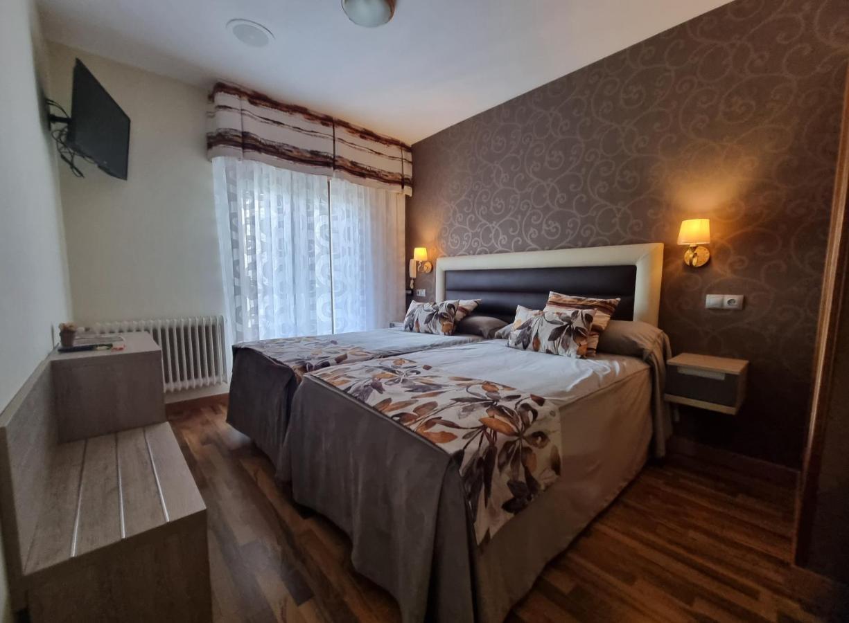 Hostal Sainz Riaño Εξωτερικό φωτογραφία