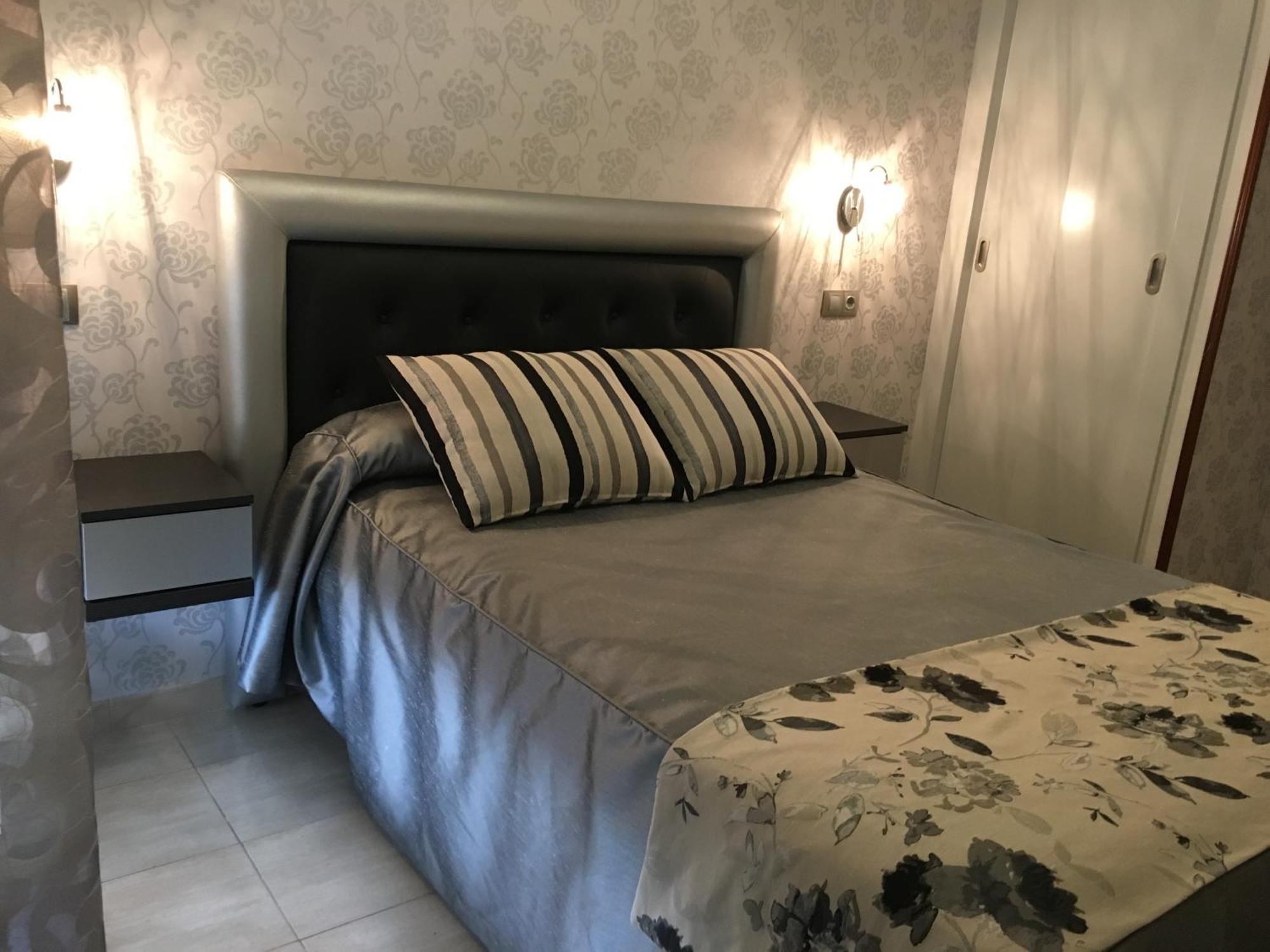 Hostal Sainz Riaño Εξωτερικό φωτογραφία