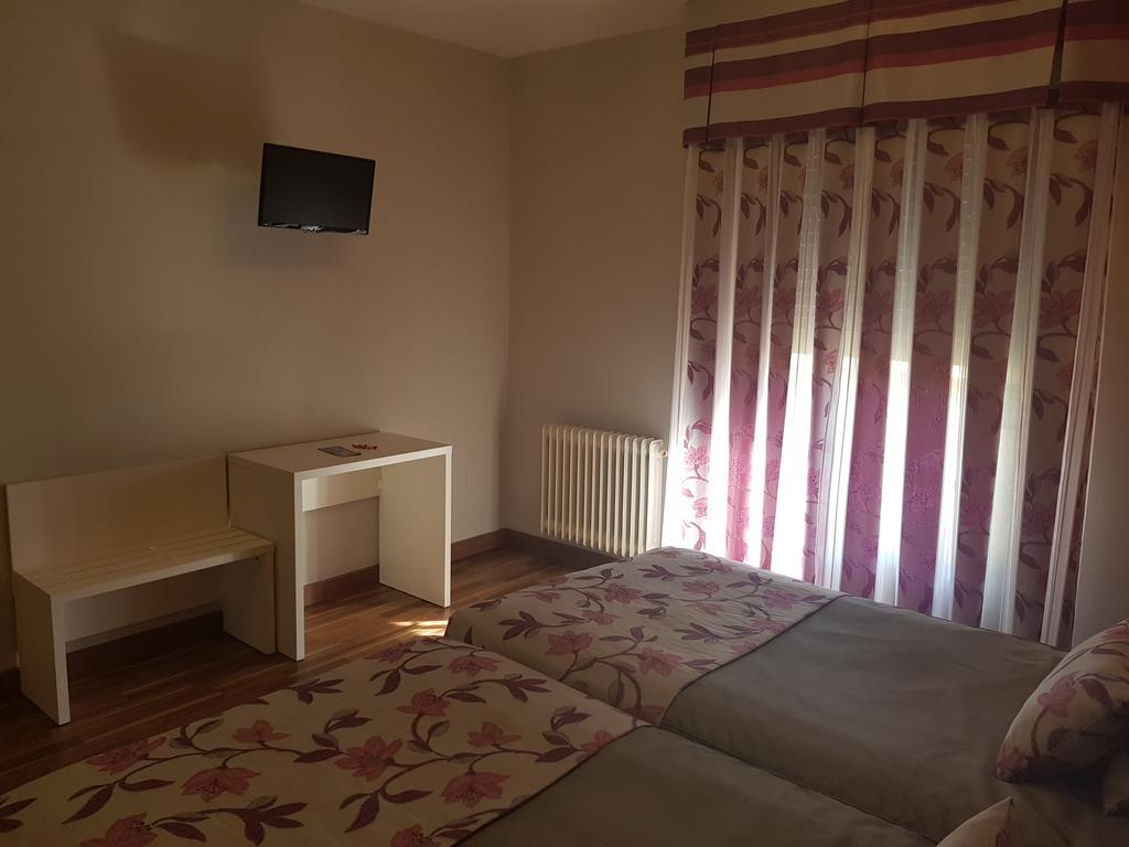 Hostal Sainz Riaño Εξωτερικό φωτογραφία