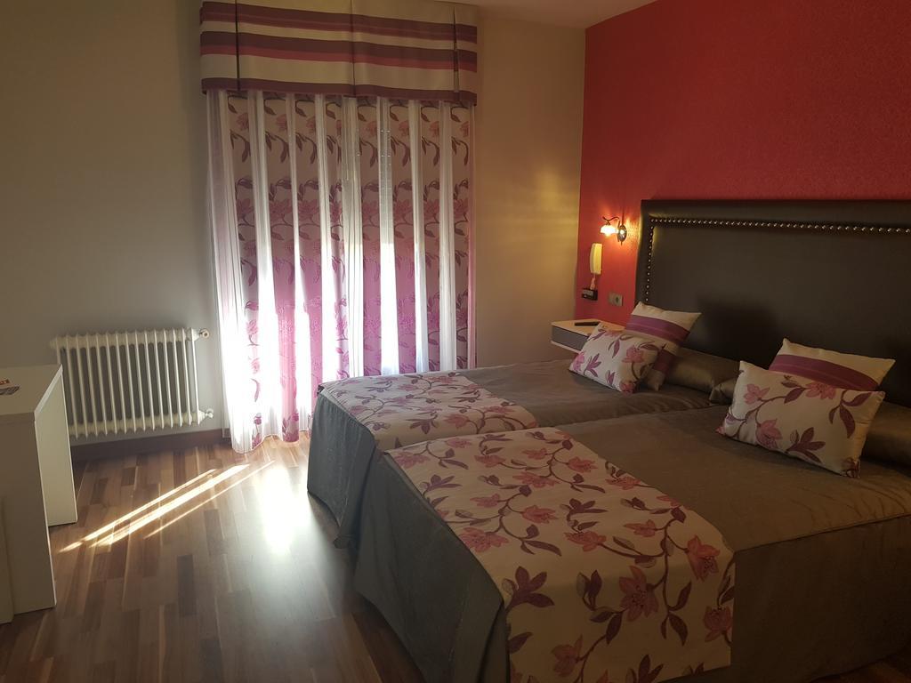 Hostal Sainz Riaño Εξωτερικό φωτογραφία